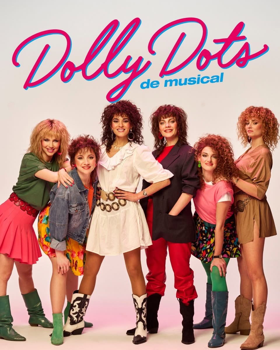 Glitter, Girlpower en Alle Grote Hits: Dolly Dots de Musical Komt Naar Het Theater!